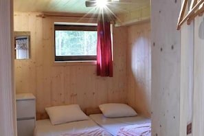 8 camere