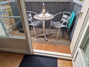 Outdoor dining - Ravissant Studio Très Bien Équipé à 100 m de la Plage ! (Hyères)