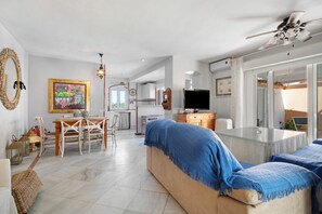 TV - Apartment 'Magnificent Beachfront Flat' with Sea Views, Private Terrace and Wi-Fi (El Puerto de Santa Maria)