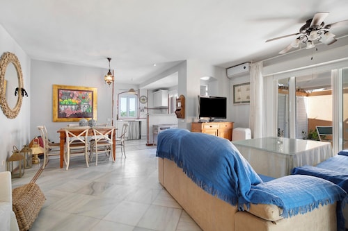 Apartment 'Magnificent Beachfront Flat' with Sea Views, Private Terrace and Wi-Fi