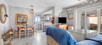 Apartment 'Magnificent Beachfront Flat' with Sea Views, Private Terrace and Wi-Fi