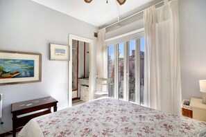 4 bedrooms, iron/ironing board, free WiFi