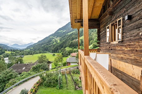 施設の敷地. Chalet "Lanthalerhof" with Mountain View, Balcony & Wi-Fi