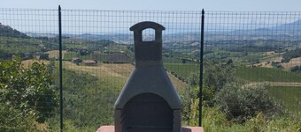 Holiday Home 'Palme e Vigne' with Private Terrace, Shared Garden and Wi-Fi