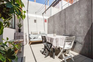 Outdoor dining - Apartment "Dulce y Acogedor" with Private Terrace & Wi-Fi (Vilanova i la geltru)