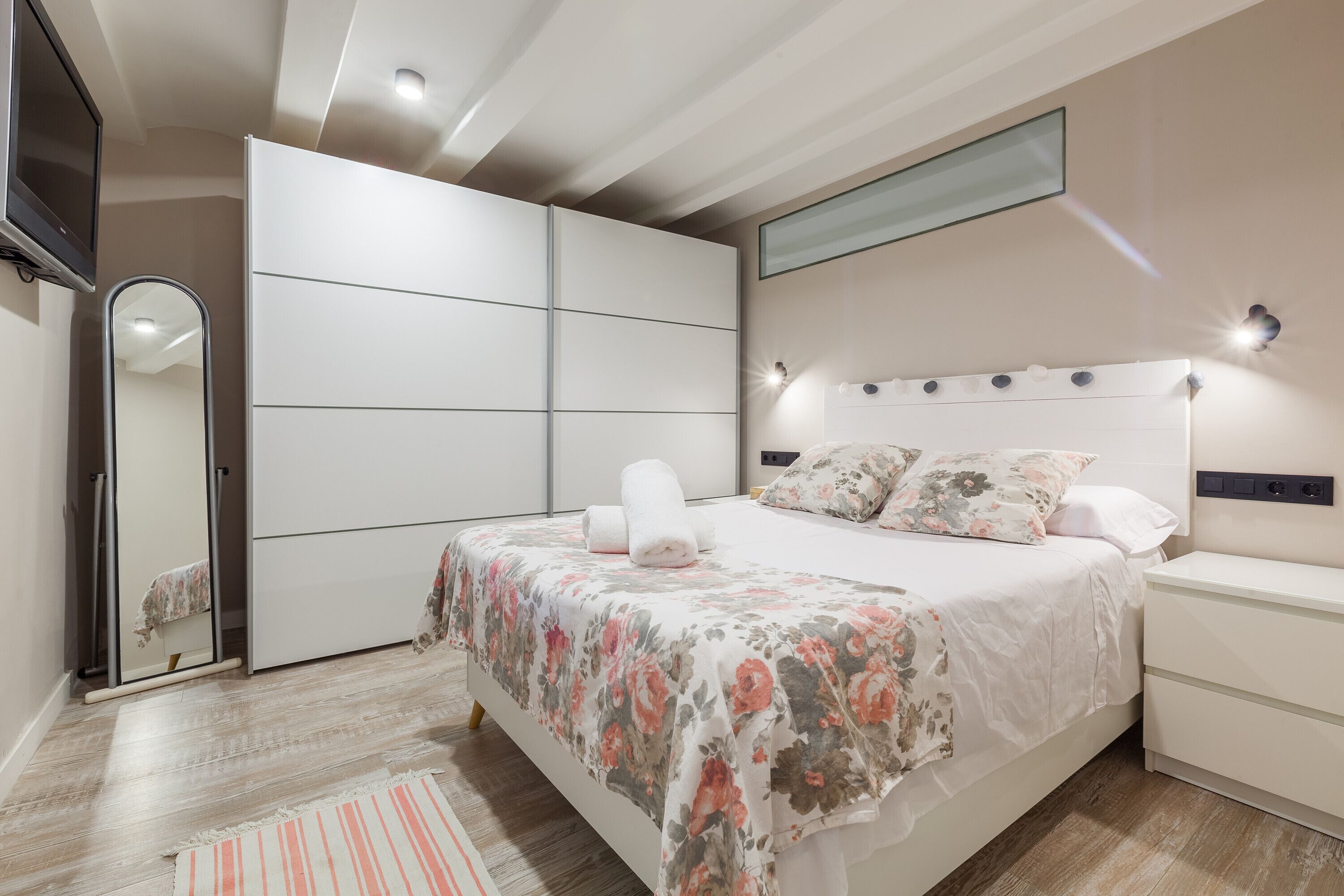 2 habitaciones, tabla de planchar con plancha y wifi gratis 