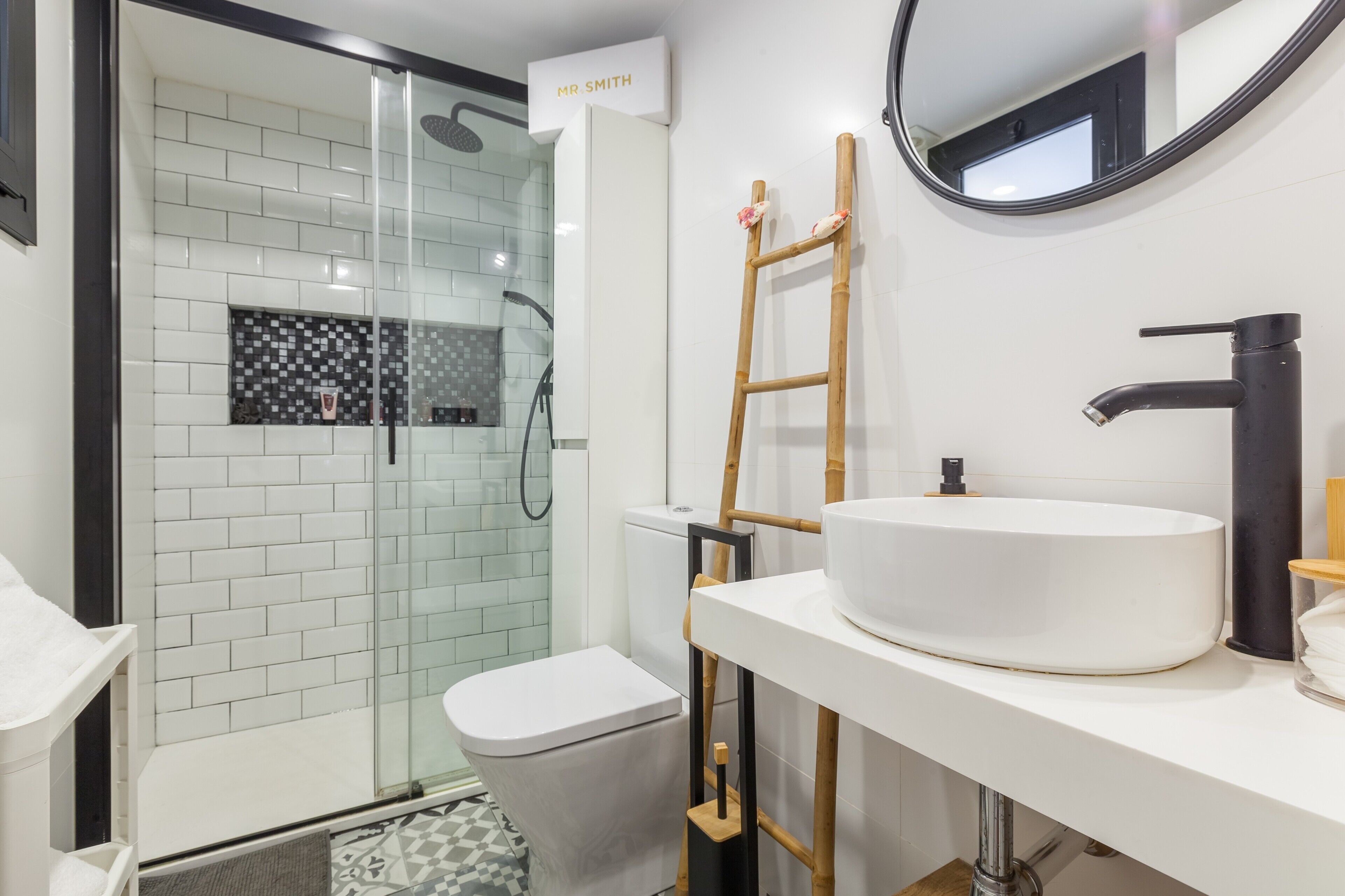 Een douche, handdoeken