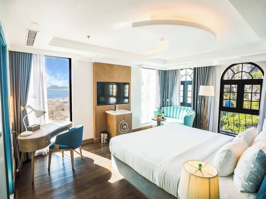 Luxury Double Room | Desk, laptop workspace, soundproofing, iron/ironing board