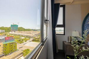Deluxe Double Room | Meja, ruang kerja komputer riba, kalis bunyi, seterika/papan seterika