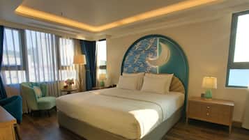 Escritorio y espacio para trabajar con laptop