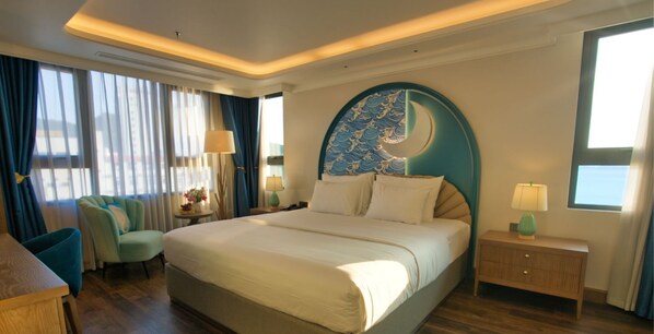 Deluxe Double Room | Desk, laptop workspace, soundproofing, iron/ironing board