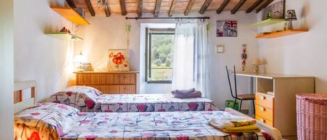 2 bedrooms, desk, iron/ironing board, free WiFi