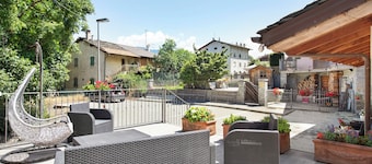 Apartment 'La Maison de Amélie - Bed' with Mountain View, Shared Terrace and Wi-Fi