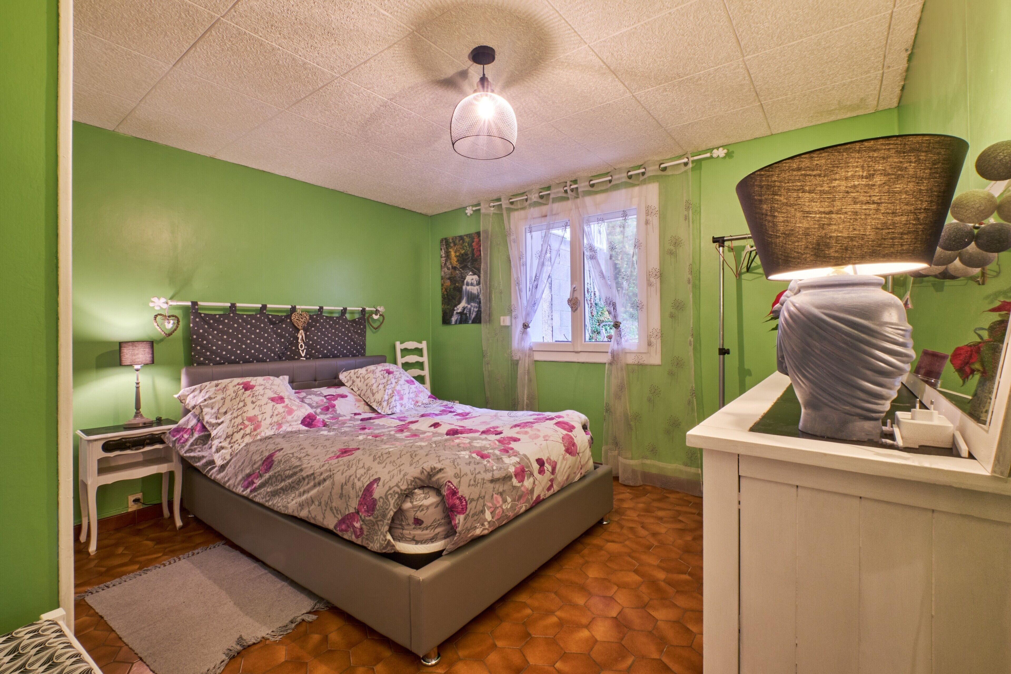 1 slaapkamer, een strijkplank/strijkijzer, gratis wifi, beddengoed