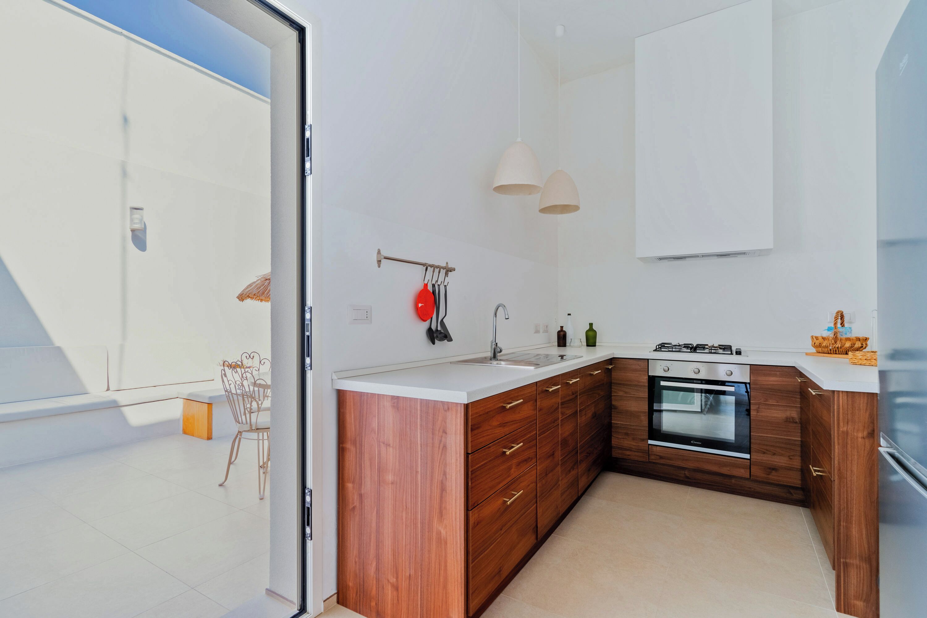 Kjøleskap, ovn, kokeplater og oppvaskmaskin