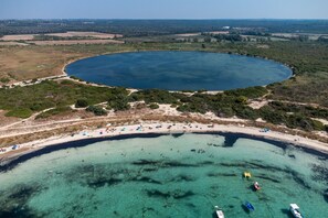Una spiaggia nelle vicinanze