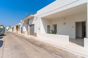 Exterior - Villa "Dimora Delle Riserve Naturali" near the beach with private garden & WLAN (Torre Colimena)