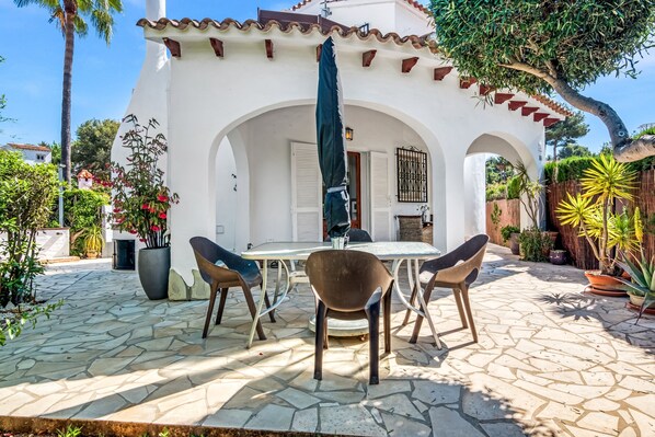 تناول الطعام بالخارج