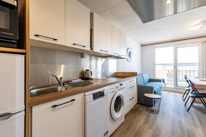 Frigorífic, microones, forn i placa de cuina 