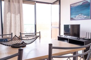 Dining - Vacation Home 'Piso Dunas Blu - Carpe Mundi' with Shared Pool and Wi-Fi (Corralejo)