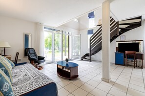 TV - Villa Marina De Talaris with Shared Pool (Lacanau)