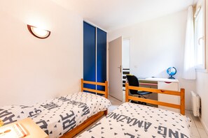 3 bedrooms, iron/ironing board, free WiFi, bed sheets