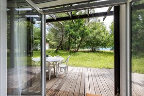 Outdoor dining - Villa Marina De Talaris with Shared Pool (Lacanau)