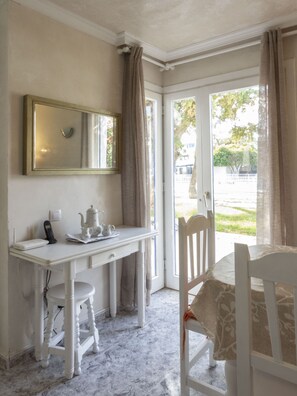 Dining - Vacation Home "Los Barqueros - Carpe Mundi" with Shared Pool, Private Terrace & Wi-Fi (Corralejo)