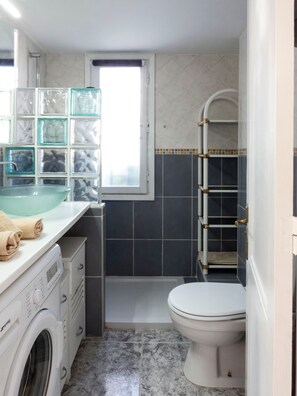 Doccia, asciugacapelli, asciugamani