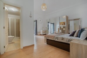 4 bedrooms, free WiFi, bed sheets