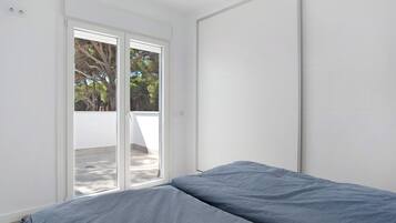 3 slaapkamers, een strijkplank/strijkijzer, gratis wifi, beddengoed