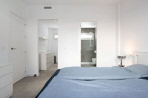 3 chambres, fer et planche à repasser, Wi-Fi gratuit, draps fournis