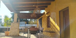 Outdoor dining - Country House 'La Caseta' with Mountain View, Wi-Fi and Air Conditioning (Mora d'Ebre)