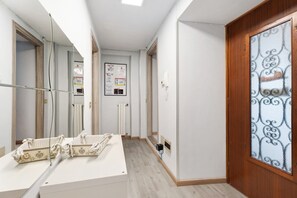 Interior - Apartment 'Casa Vacanza Malva' with Wi-Fi (Baveno)