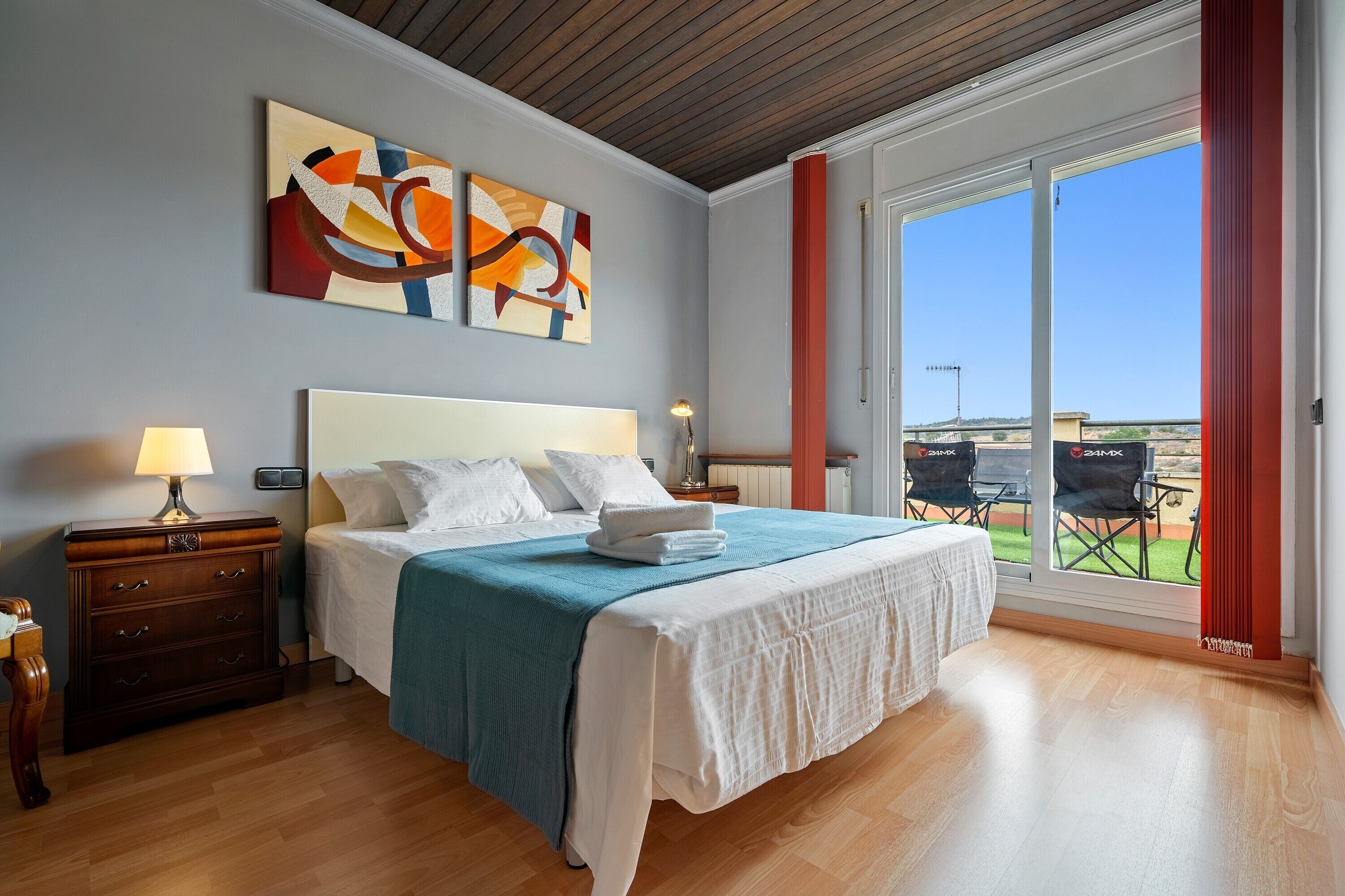 3 chambres, bureau, Wi-Fi gratuit, draps fournis