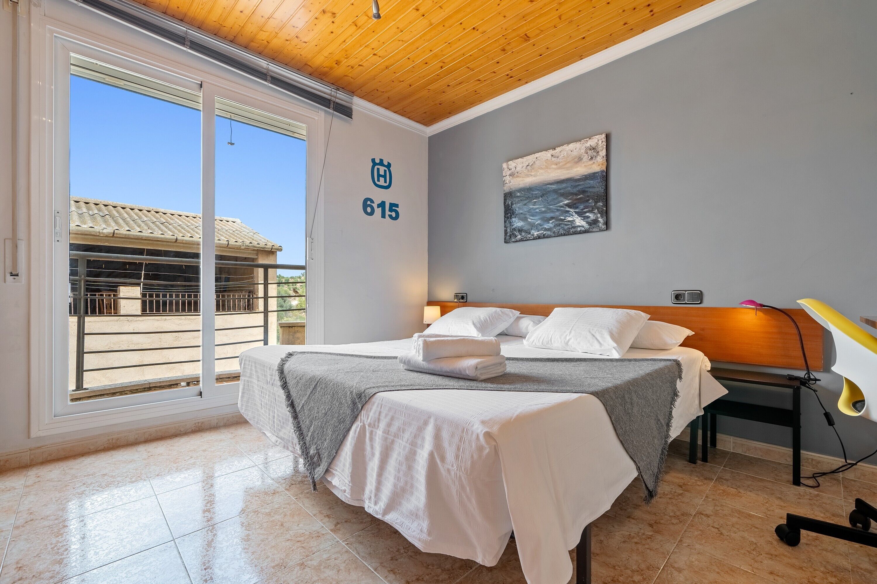 3 slaapkamers, een bureau, gratis wifi, beddengoed