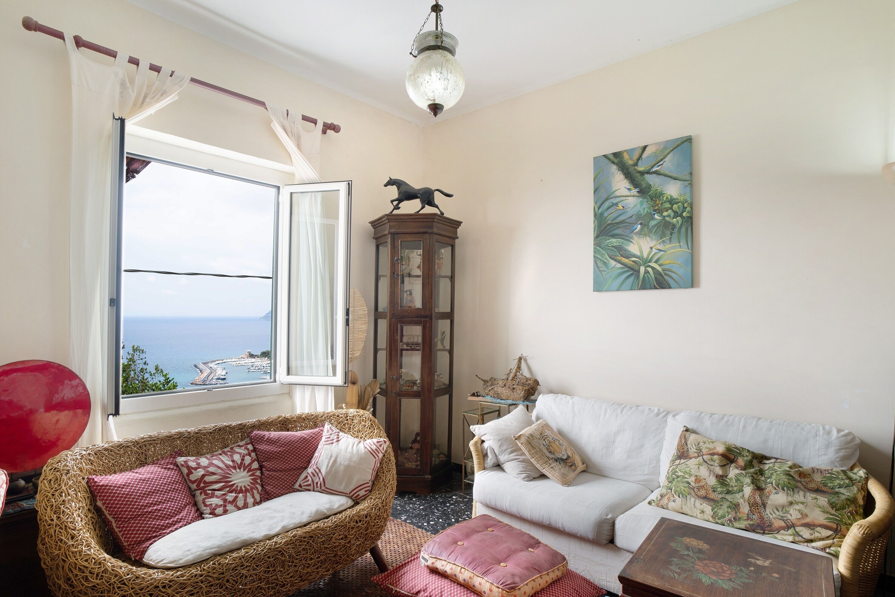 Télévision, chaîne hi-fi