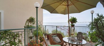 Holiday Apartment 'Oasi' with Sea View, Terrace and Wi-Fi