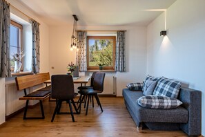 TV - Apartment 'Mongaduierhof Apt Latemar' with Mountain View, Shared Garden and Wi-Fi (Fie' allo Sciliar)