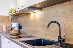 Fridge, stovetop, dishwasher, coffee/tea maker - Apartment 'Mongaduierhof Apt Latemar' with Mountain View, Shared Garden and Wi-Fi (Fie' allo Sciliar)