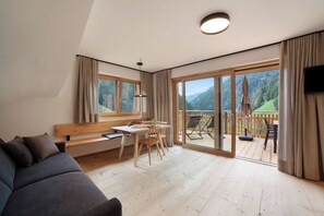 TV - Apartment 'Herrischner 2' with Mountain View, Private Terrace and Wi-Fi (Moos in Passeier)