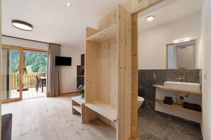 Interior - Apartment 'Herrischner 2' with Mountain View, Private Terrace and Wi-Fi (Moos in Passeier)