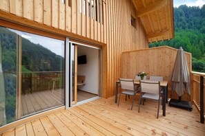 Outdoor dining - Apartment 'Herrischner 1' with Mountain View, Private Terrace and Wi-Fi (Moos in Passeier)