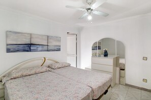2 slaapkamers, een strijkplank/strijkijzer, gratis wifi, beddengoed