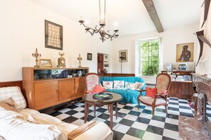 TV, fireplace, DVD player, stereo