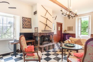 TV, fireplace, DVD player, stereo