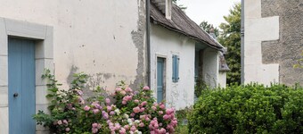 La serre, grande maison  dans un grand jardin.