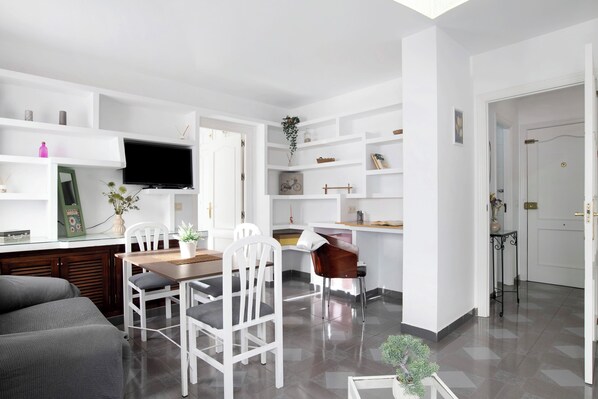 Interior - Holiday Apartment "Mia" with 2 Balconies, Wi-Fi & Air Conditioning (Ronda)