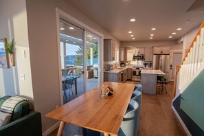 Fridge, microwave, oven, stovetop - Fair Haven Oyster Beachfront Modern Paradise (Belfair)