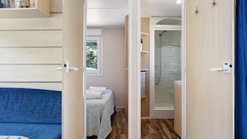 5 slaapkamers, een strijkplank/strijkijzer, beddengoed